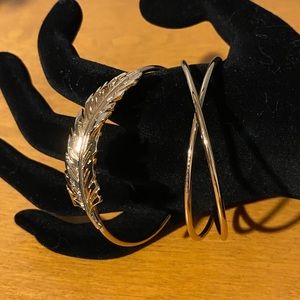 Set of 2 cuff bracelets